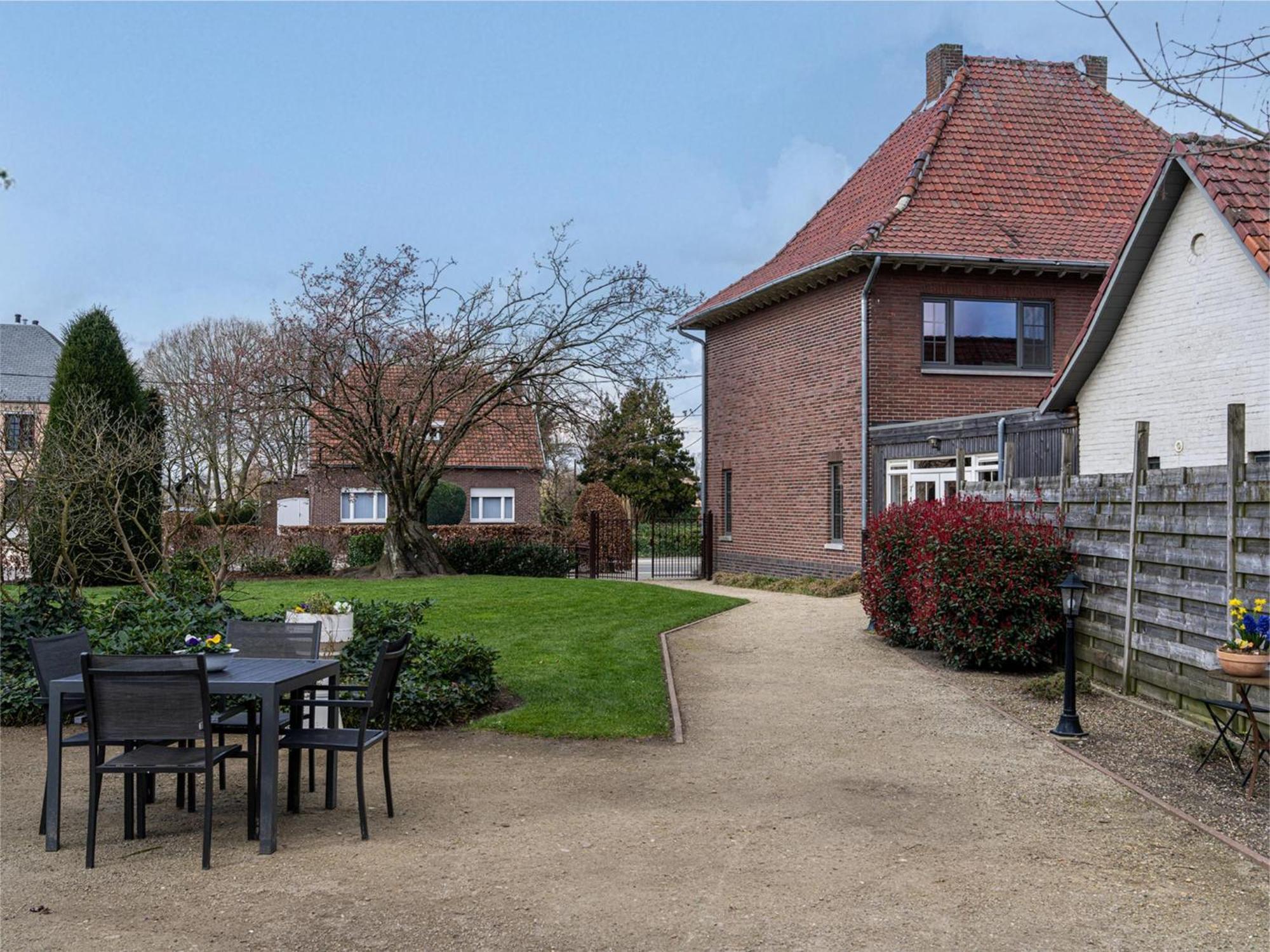 Het Bruegelhof Villa Peer Luaran gambar